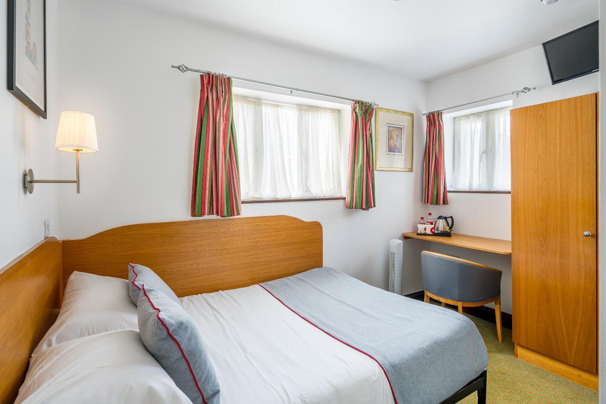 Oyo Abbey Hotel, London Shepherd'S Bush Market Bagian luar foto